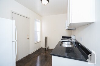 5736 N Winthrop Ave in Chicago, IL - Building Photo - Building Photo