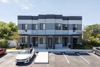 309 NW 7th Ct in Hallandale Beach, FL - Building Photo - Building Photo