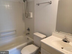 1820 Ponds Wood Rd in Huntingtown, MD - Building Photo - Building Photo