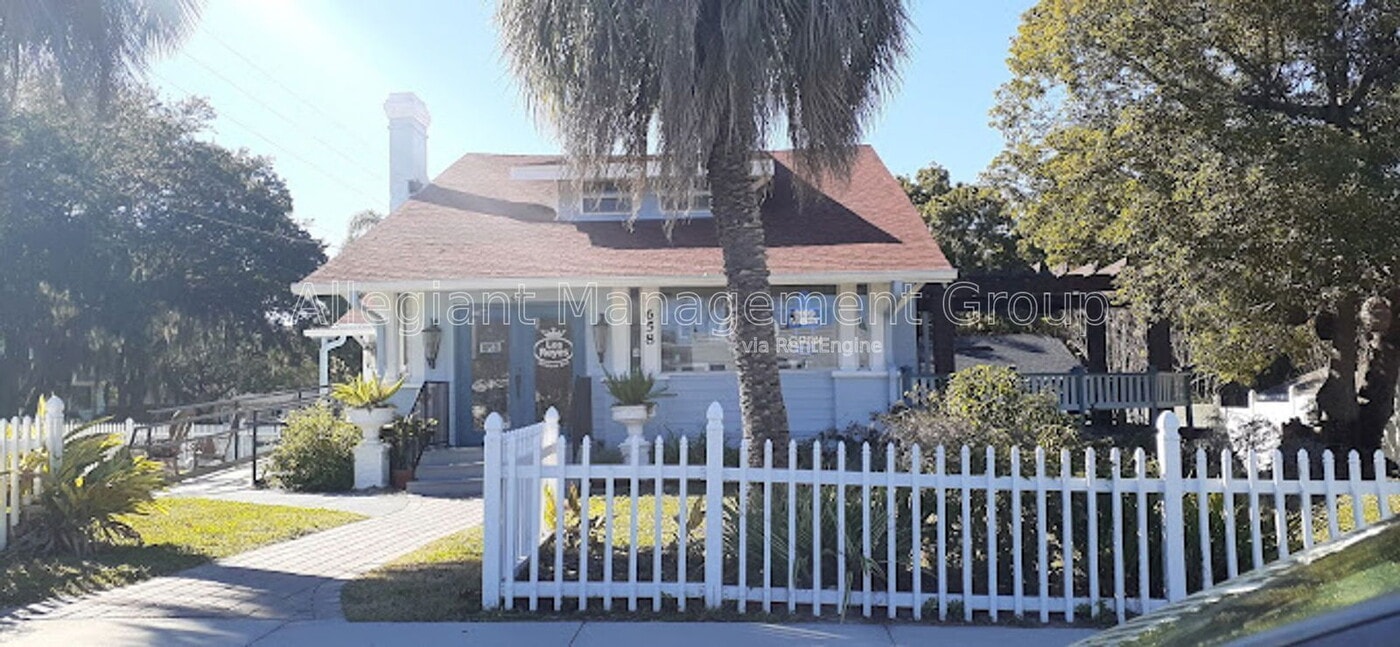 658 West Ave in Clermont, FL - Foto de edificio