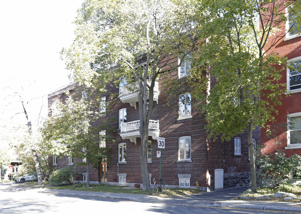 1060 Fairmount O in Montréal, QC - Building Photo