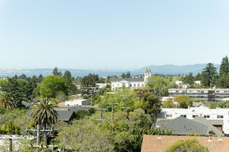 RUMI at King in Berkeley, CA - Foto de edificio - Building Photo