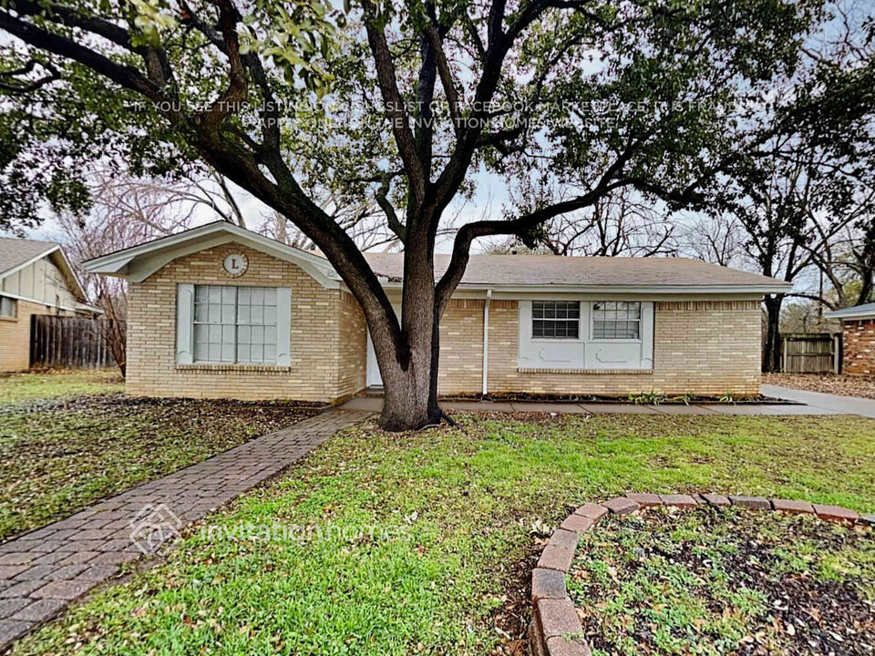 820 Patricia St in Irving, TX - Building Photo