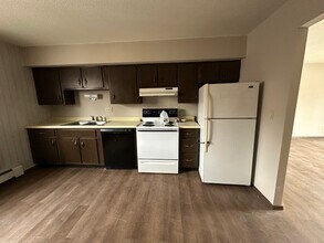 711 Meadow Ln Ct in Mount Vernon, IA - Foto de edificio - Building Photo