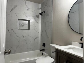 557 NW Newton Dr in Burleson, TX - Building Photo - Building Photo