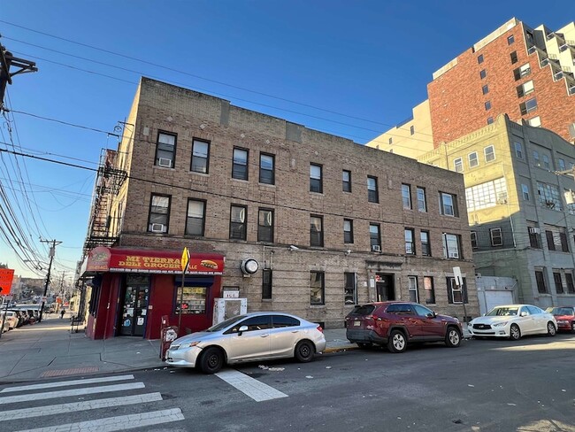 32 Broadway in Jersey City, NJ - Building Photo - Building Photo