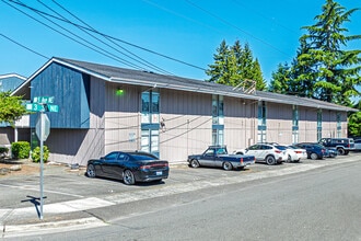 Garden Square Apartments in Puyallup, WA - Building Photo - Building Photo