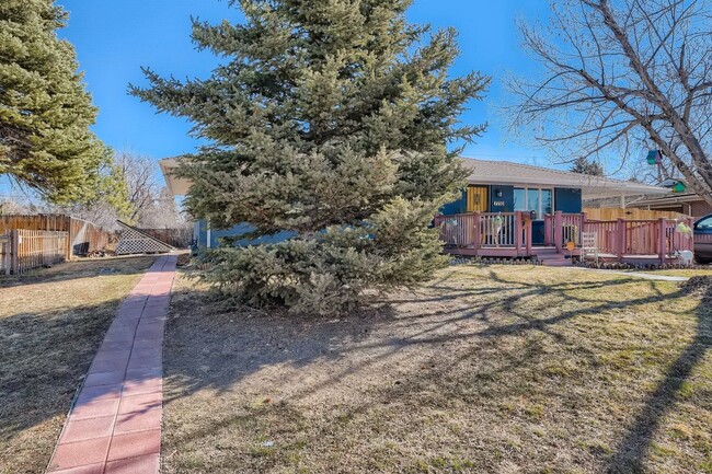 7770 S Kit Carson Dr in Centennial, CO - Building Photo - Building Photo