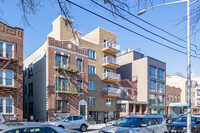 3132 38th St in Long Island City, NY - Foto de edificio - Building Photo