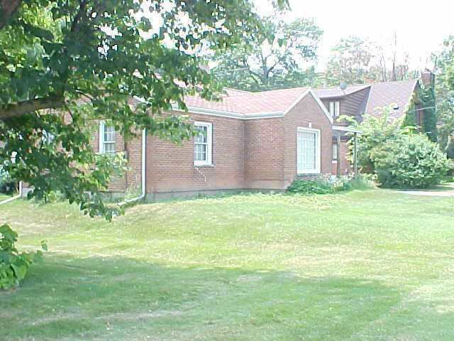 2810 E Saginaw St in Lansing, MI - Building Photo