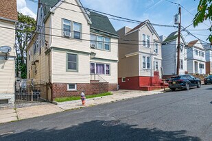 46 Van Houten Ave, Unit Lower Level in Jersey City, NJ - Building Photo