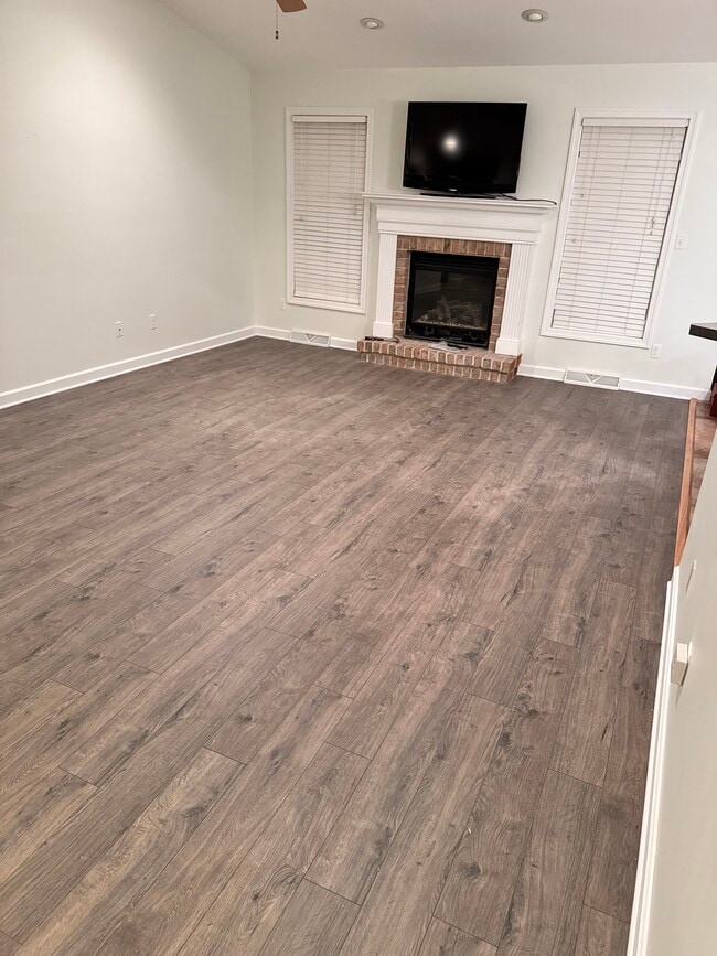 1859 Meadowlark Ln in Niles, OH - Foto de edificio - Building Photo