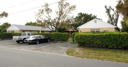 300 NE 4th St in Pompano Beach, FL - Foto de edificio - Building Photo