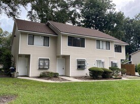 6138 SW 8th Ln in Gainesville, FL - Building Photo