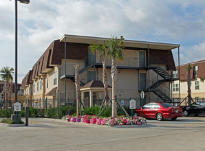 Arbors on the Lake Apartments in New Orleans, LA - Foto de edificio - Building Photo