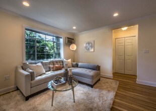 50 Saint Paul St, Unit 4 in Brookline, MA - Building Photo - Building Photo