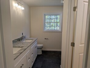 8 Hewlett Rd in New Fairfield, CT - Building Photo - Building Photo