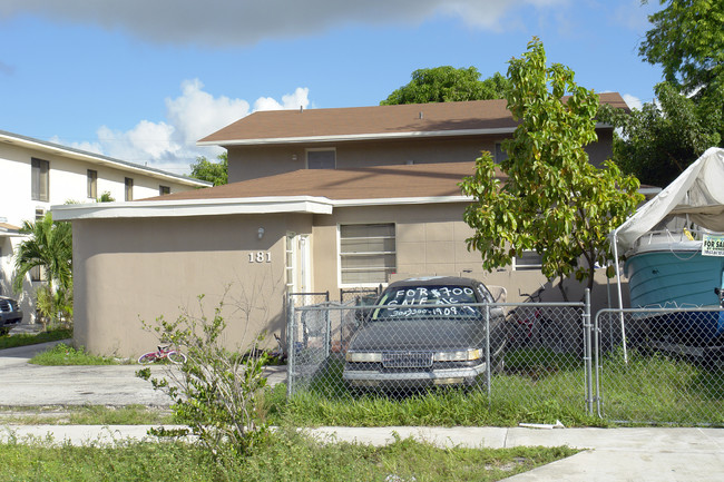 181 E 33rd St in Hialeah, FL - Foto de edificio - Building Photo