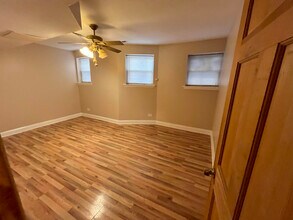 1516 W Farwell Ave, Unit G in Chicago, IL - Foto de edificio - Building Photo
