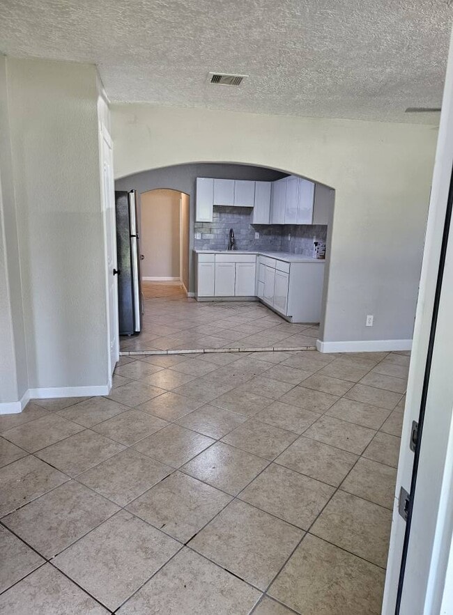 property at 1205 W Wrenway Ave