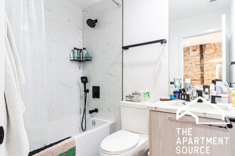 2741 W Division St, Unit 4f in Chicago, IL - Foto de edificio - Building Photo