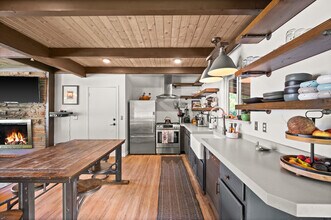 1542 Fieldcrest Ln in Holladay, UT - Building Photo - Building Photo