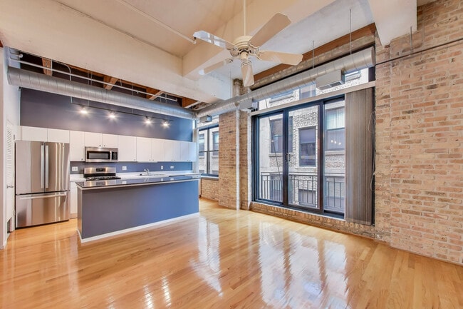 375 W Erie St in Chicago, IL - Building Photo - Building Photo