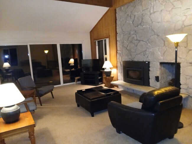 68667 E Bowmans Cir in Welches, OR - Building Photo - Building Photo