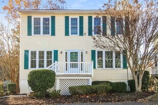 221 Guinevere Ct in Winston-Salem, NC - Building Photo