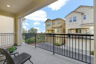 24156 Amaranth Loop in Hayward, CA - Building Photo - Building Photo