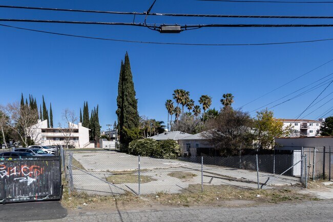 14554 W Moorpark St in Sherman Oaks, CA - Foto de edificio - Building Photo