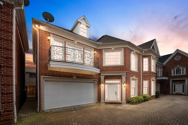 property at 2222 Nantucket Dr