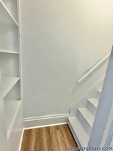 8 Greylock Rd, Unit Left in Boston, MA - Foto de edificio - Building Photo