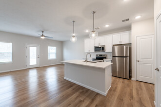 Riverwood Apartments in Akron, OH - Building Photo - Interior Photo