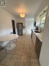 7 Amarillo Dr in Toronto, ON - Building Photo - Building Photo