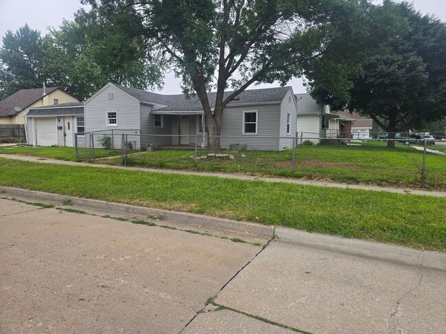 213 S 13th Pl in Norfolk, NE - Foto de edificio - Building Photo
