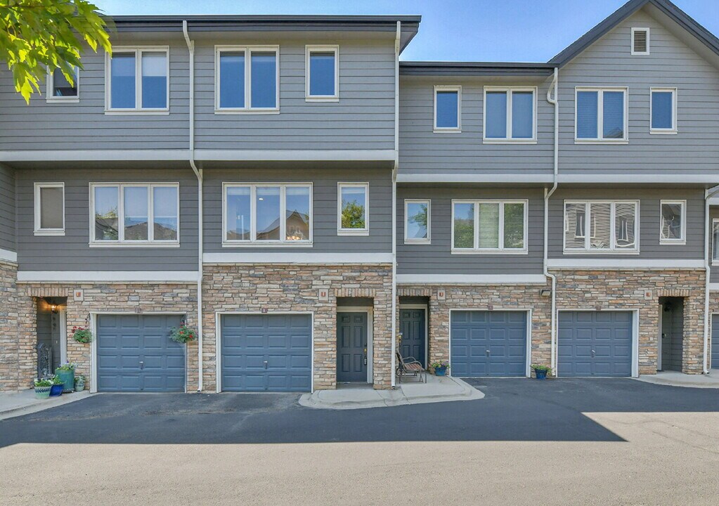 2943 W Riverwalk Cir in Littleton, CO - Building Photo