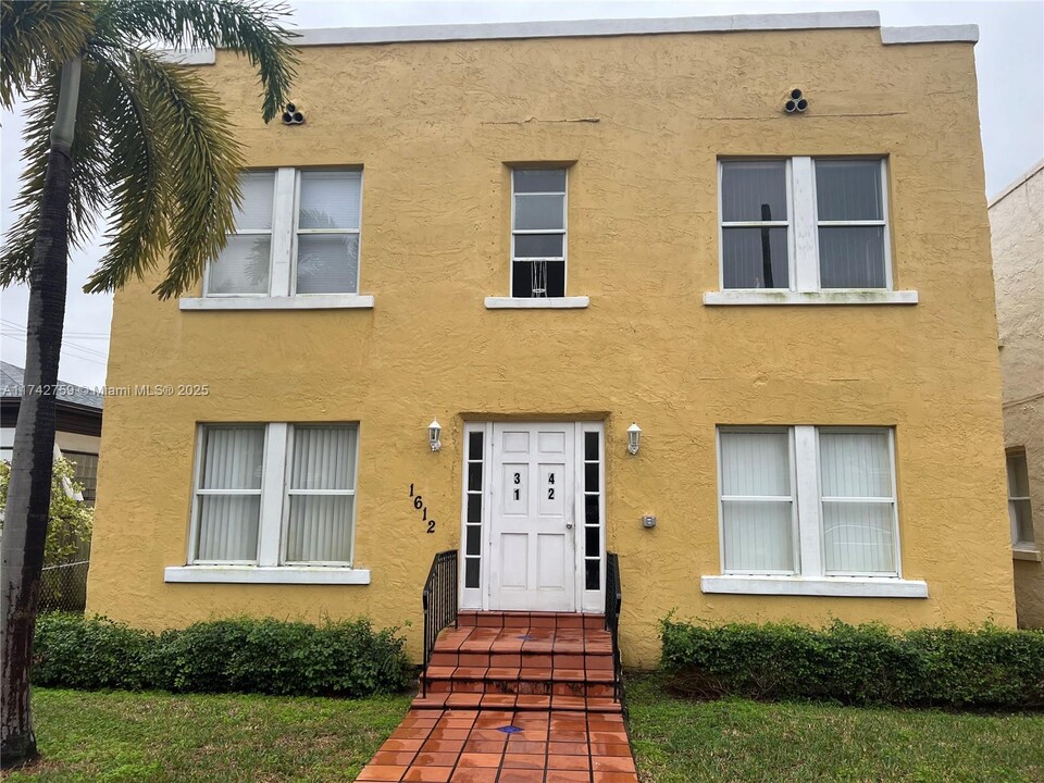 1612 Harrison St in Hollywood, FL - Building Photo