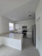527 NE 208th Terrace in Miami, FL - Building Photo - Building Photo