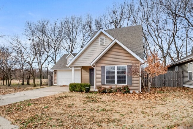 1481 S Holland Dr in Fayetteville, AR - Building Photo - Building Photo