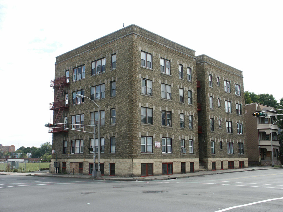 58-64 Steuben St in East Orange, NJ - Building Photo