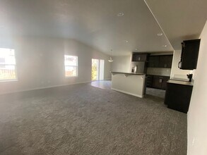 61539 Aaron Way in Bend, OR - Building Photo - Building Photo