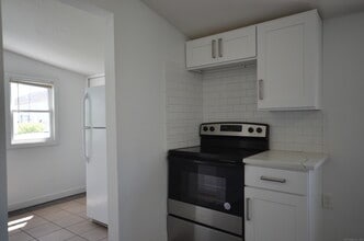 40 Portland Ave in Old Lyme, CT - Building Photo - Building Photo