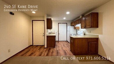 240 SE Kane Dr in Gresham, OR - Building Photo - Building Photo