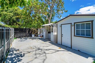 2309 SW 62nd Ave in Miami, FL - Building Photo - Building Photo