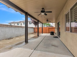 2026 Rickenbacker Ln in Lincoln, CA - Foto de edificio - Building Photo