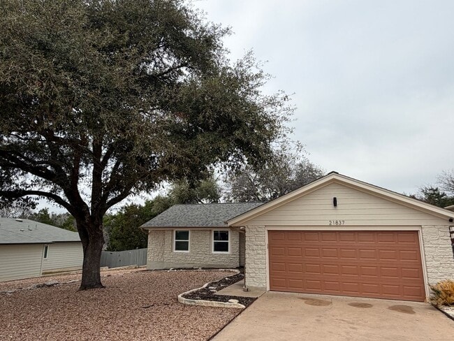 21837 Ticonderoga Ave in Lago Vista, TX - Building Photo - Building Photo
