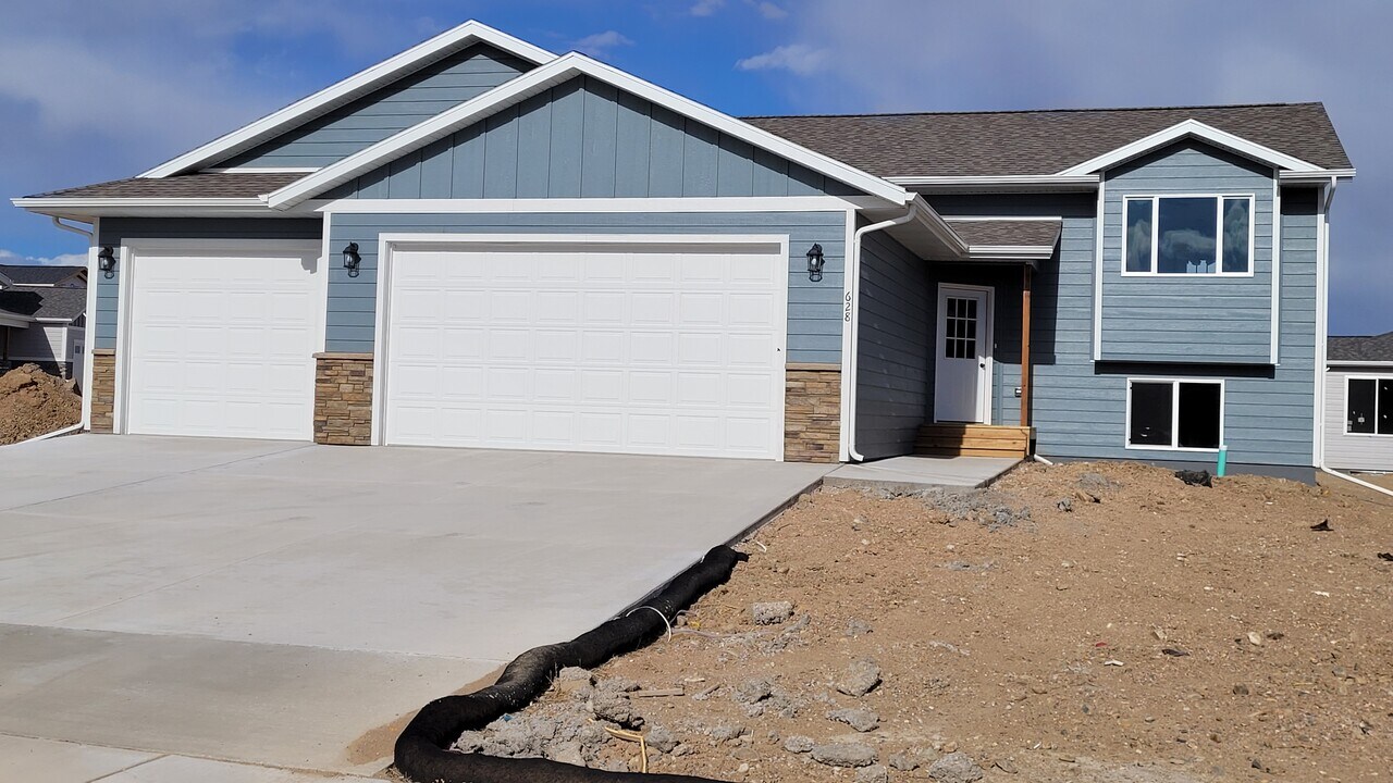 628 Abraham Ct in Rapid City, SD - Building Photo