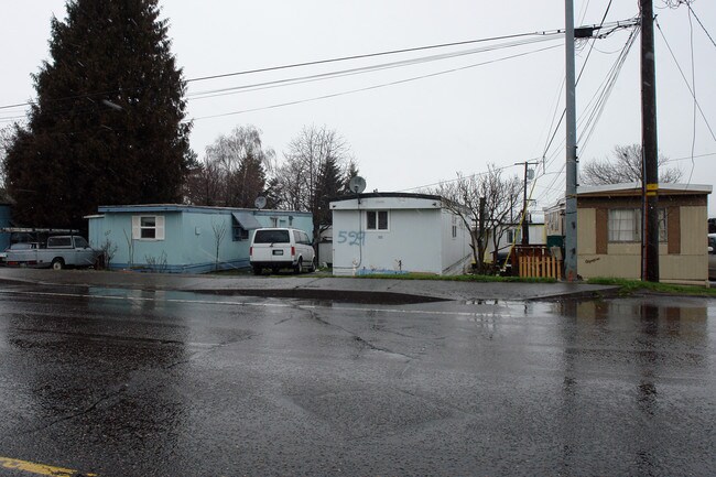 El Rancho Mobile Park in Portland, OR - Foto de edificio - Building Photo