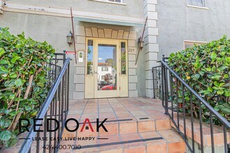 229 S Tower Dr, Unit F in Beverly Hills, CA - Building Photo - Building Photo